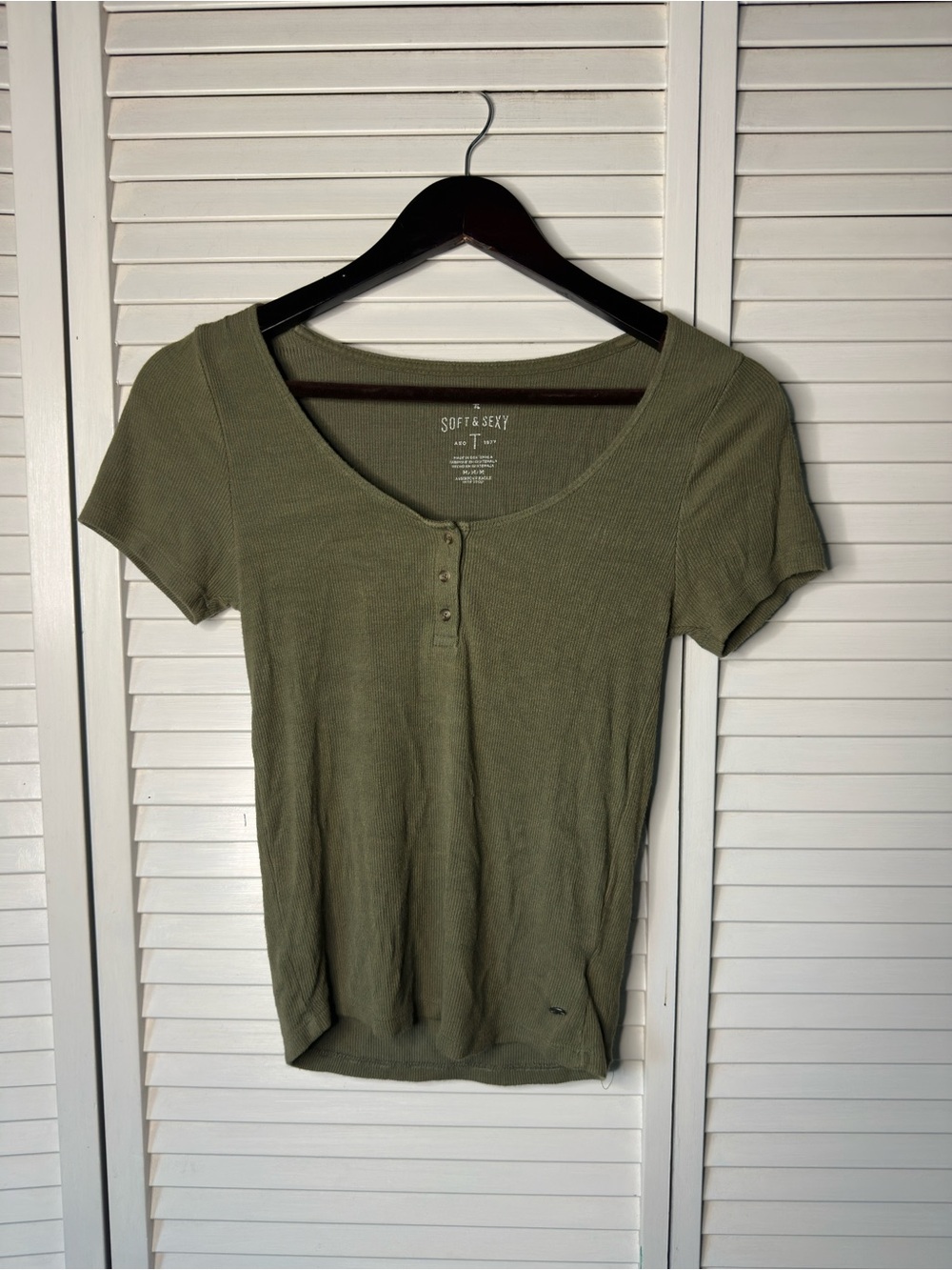 American Eagle AE Soft & Sexy Ribbed V-Neck Henley Tee Olive Green M